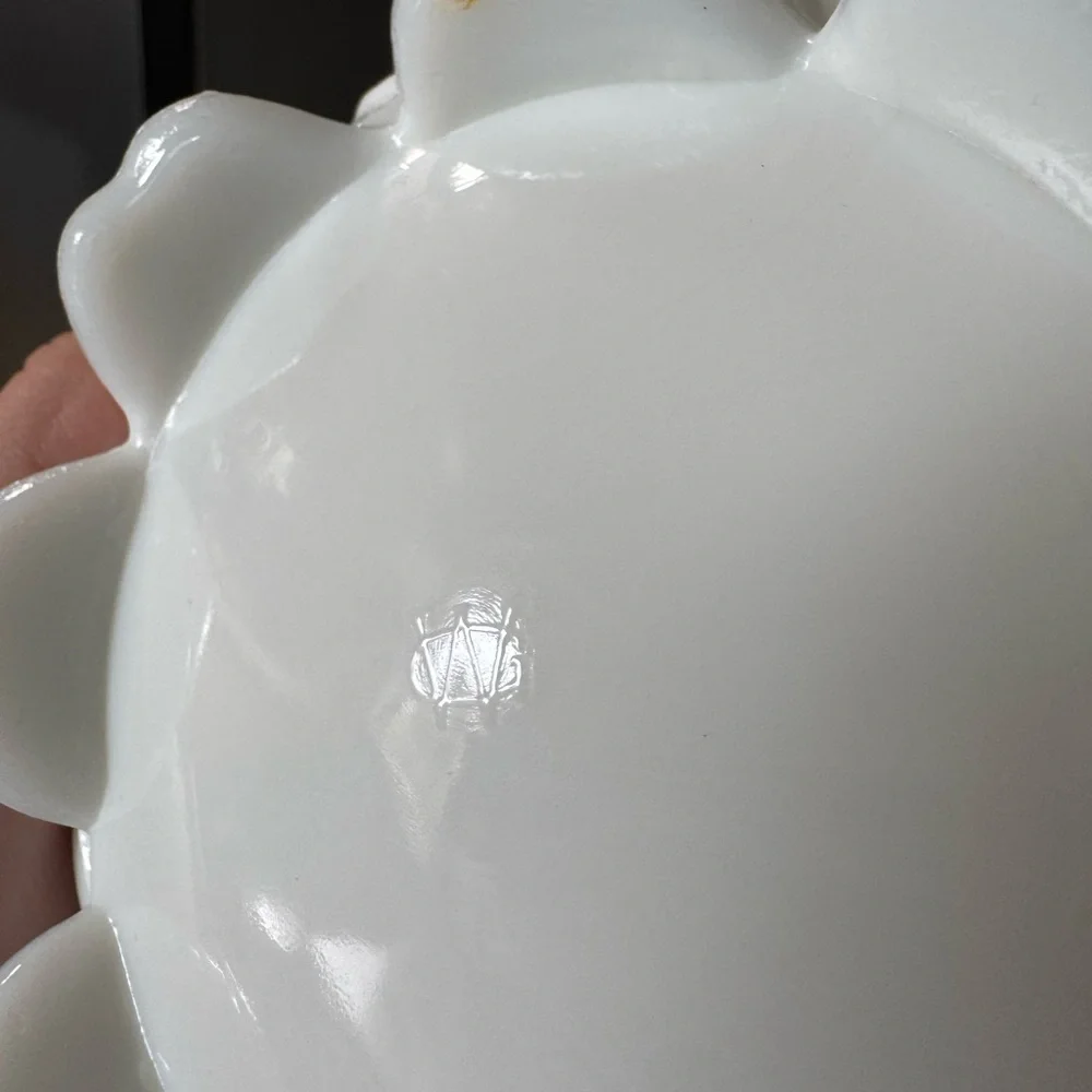 Vintage Westmoreland Dogwood White‎ Milk Glass Split Handle Basket